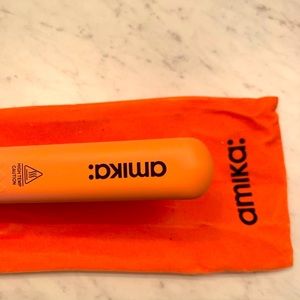 Amika 1 inch hair straightener- never used